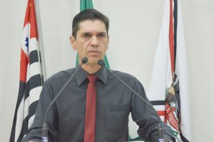 Guto Issa cobra Banco do Brasil e Caixa Econômica por demora no atendimento