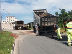 Limpeza e tapa-buraco na Dra Aparecida Fernandes de Jesus_Divulga+º+úo (1)