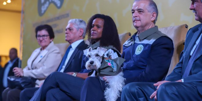 O governador do Estado de São Paulo, Márcio França, participa da cerimônia de lançamento do Sistema Estadual de Proteção aos Animais Domésticos (Pet São Paulo), realizada no Palácio dos Bandeirantes