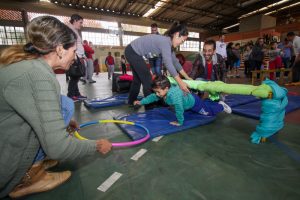 atendidos e agentes do programa Autista no Esporte em Embu das Artes