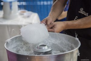 participantes se divertem na "Minha Festa", organizada pelo Fundo Social de Solidariedade de Cotia