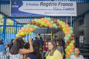 participantes se divertem na "Minha Festa", organizada pelo Fundo Social de Solidariedade de Cotia