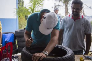 participantes da oficina de designer sustentável ‘NeArte - Do Lixo ao Luxo’ em Cotia