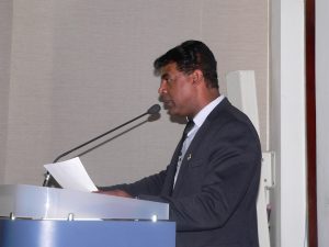 professor osmar durante sessão da câmara de Cotia