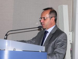 dr castor durante sessão da câmara de Cotia
