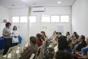 pessoas reunidas para ouvir sobre o projeto Emagrecer Certo