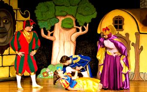 apresentação da peça Branca de Neve