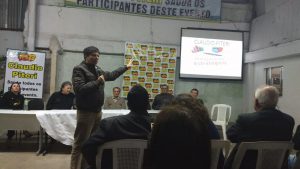 Claudio Piteri fala a lideranças