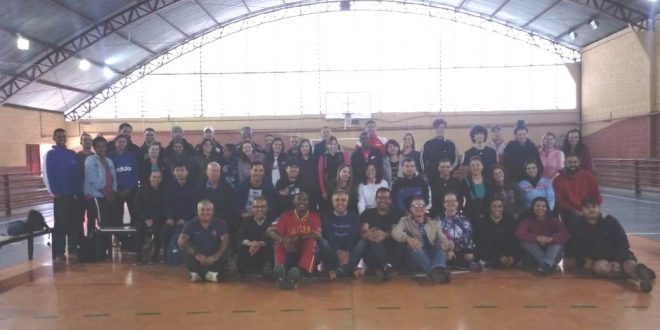 participantes do workshop com Jefferson Sobral em São Roque posam para foto