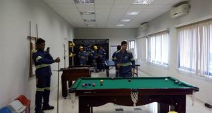 colaboradores da Gerdau Cotia aproveitando a sala de descompressão da empresa