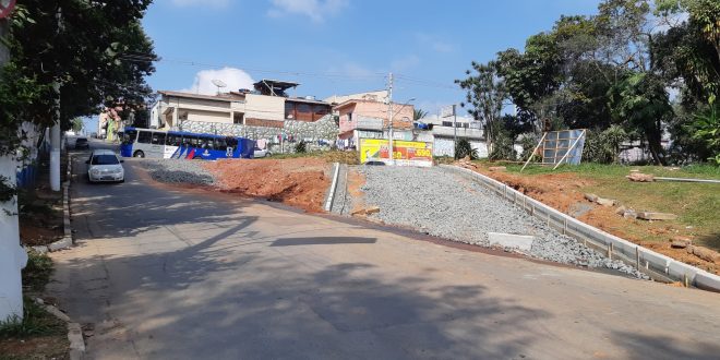 obras de construção do novo acesso na Estrada da Aldeinha