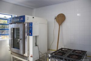 cozinha para cursos na unidade Caucaia do Alto do Fundo Social de Solidariedade de Cotia