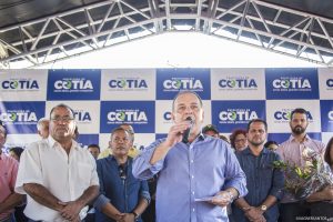 prefeito Rogério Franco discursa durante inauguração da unidade Caucaia do Alto do Fundo Social de Solidariedade