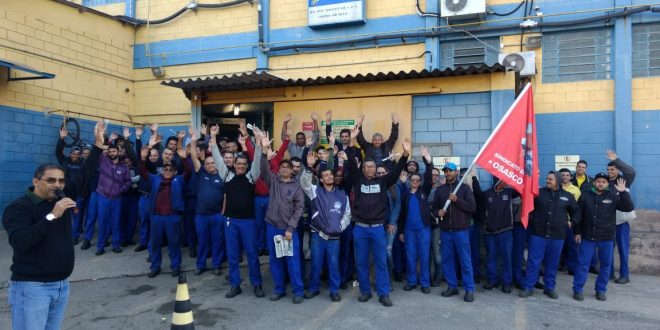 metalurgicos de Osasco e região se mobilizam no pátio da Jas