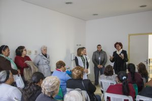a secretária adjunta da saúde Ângela Maluf fala a participantes do programa Emagrecer Certo