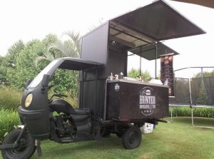 food truck hunter Burguer em um jardim