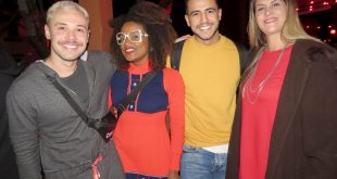 Alex Gallete, ex-BBB Nayara de Deus, Matheus Lisboa e Aritana Maroni posam para foto no evento