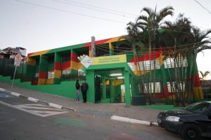 fachada da escola elza marreiro recém reformada
