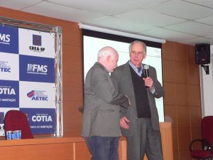 O secretario adjunto de habitação, Onofre Ferreira, e o presidente da AETEC, Arthur Augusto Weigand Berna