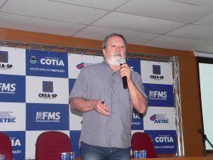 João Batista Rodrigues da Silva falando ao microfone