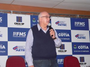 Arnoldo Wendler falando ao microfone