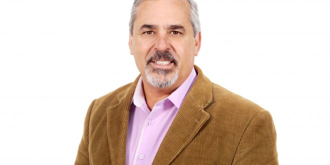 imagem promocional do vereador Julio Mariano contra um fundo totalmente branco