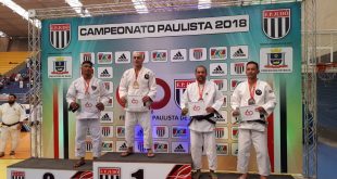 judocas cotianos no pódio do Campeonato paulista de judo