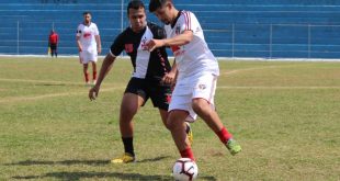 equipes do Planalto e do Vasco disputam partida de futebol