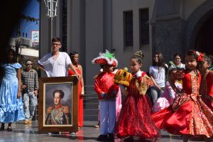 pessoas participando de atividade cultural no 7 de setembro