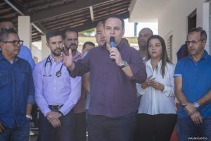 prefeito rogério franco discursa durante entrega da base do SAMU
