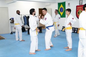 alunos treinando na Bukan Granja Viana
