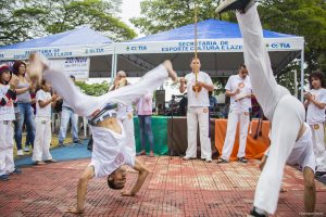 uma apreentação de capoeira no circuito cultural