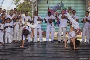 apresentação de capoeira no circuito cultural de cotia