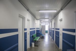 corredor da UBS do Atalaia recém-reformada
