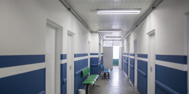 corredor da UBS do Atalaia recém-reformada