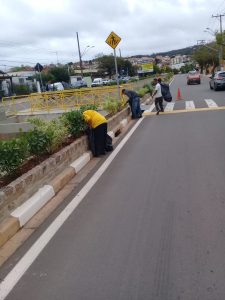 homens trabalhando em recuperação de guia