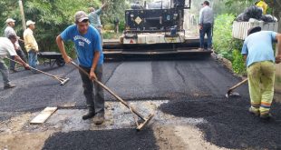 homens e máquinas trabalhando na Estrada da Reciclagem