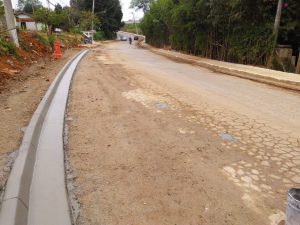 Guias extruzadas na Estrada dos Oliveiras