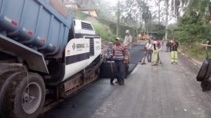 homens trabalhando na Rua Tietinga