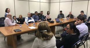 membros do conselho reunidos