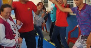 pessoal da Apae dançando a pisadinha