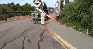 homens trabalhando em calçada da Rua Joaquim Nabuco