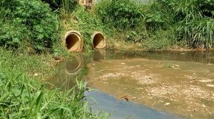 Tubulação de saída do piscinão
