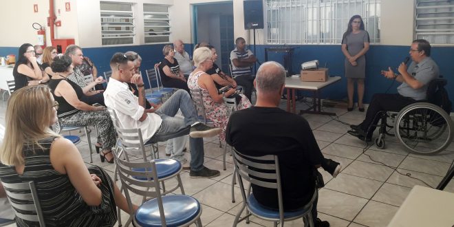 participantes reunidos na APAE Cotia