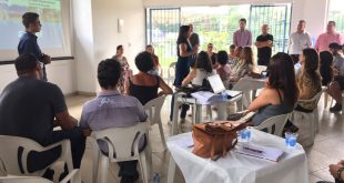 agentes e empreendedores reunidos em oficina