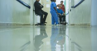 Espaços reformados, revestimento em porcelanato no PA de Caucaia do Alto reformado