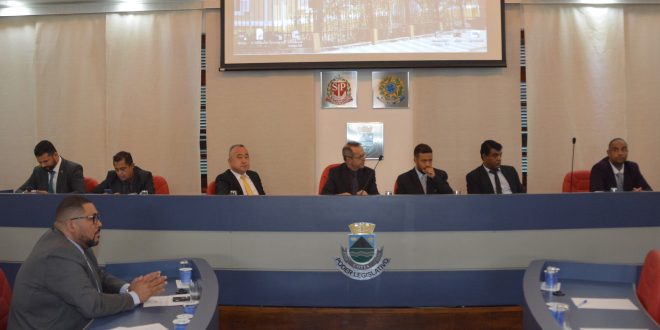 vereadores reunidos durante a 3ª sessão ordinária da câmara de cotia