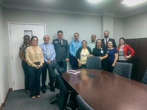 equipe do HGC posa para foto em escritório