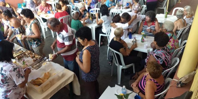 dezenas de idosos realizando atividades no Centro de Convivência do Idoso de são roque