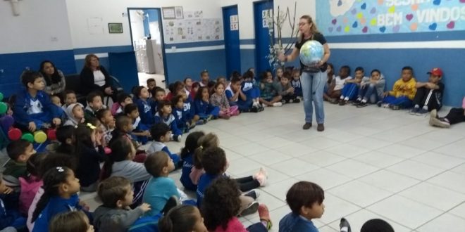 alunos da EM Chácara Cantagalo acompanham palestra